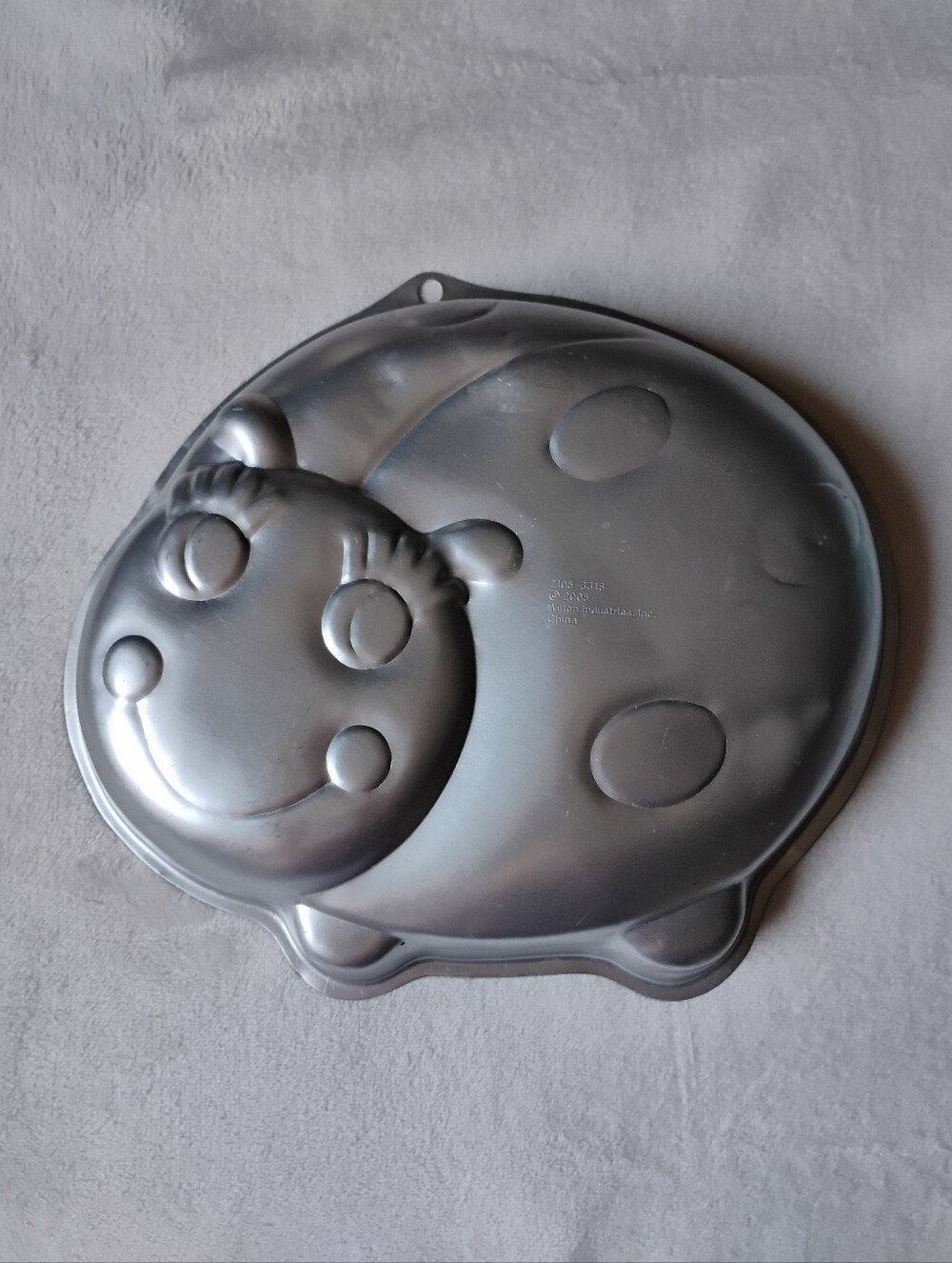 Wilton Ladybug Bumblebee Aluminum Cake Pan